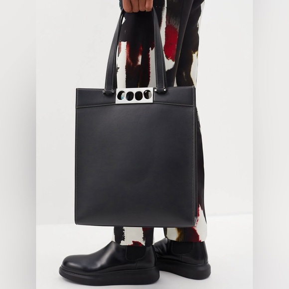 Alexander McQueen The Grip Tote Bag in Black - Picture 13 of 15